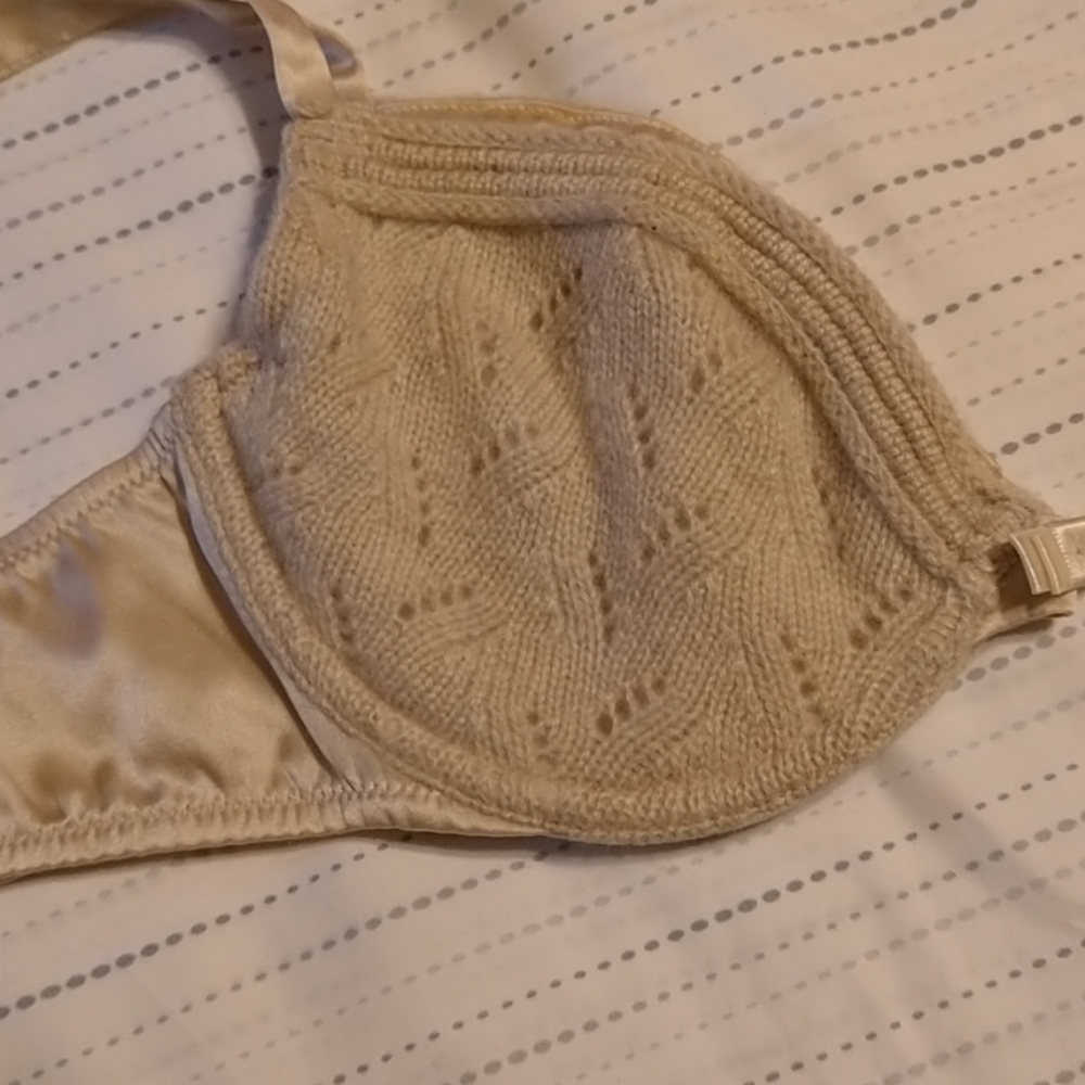 Cashmere bra - Picture 6 of 7